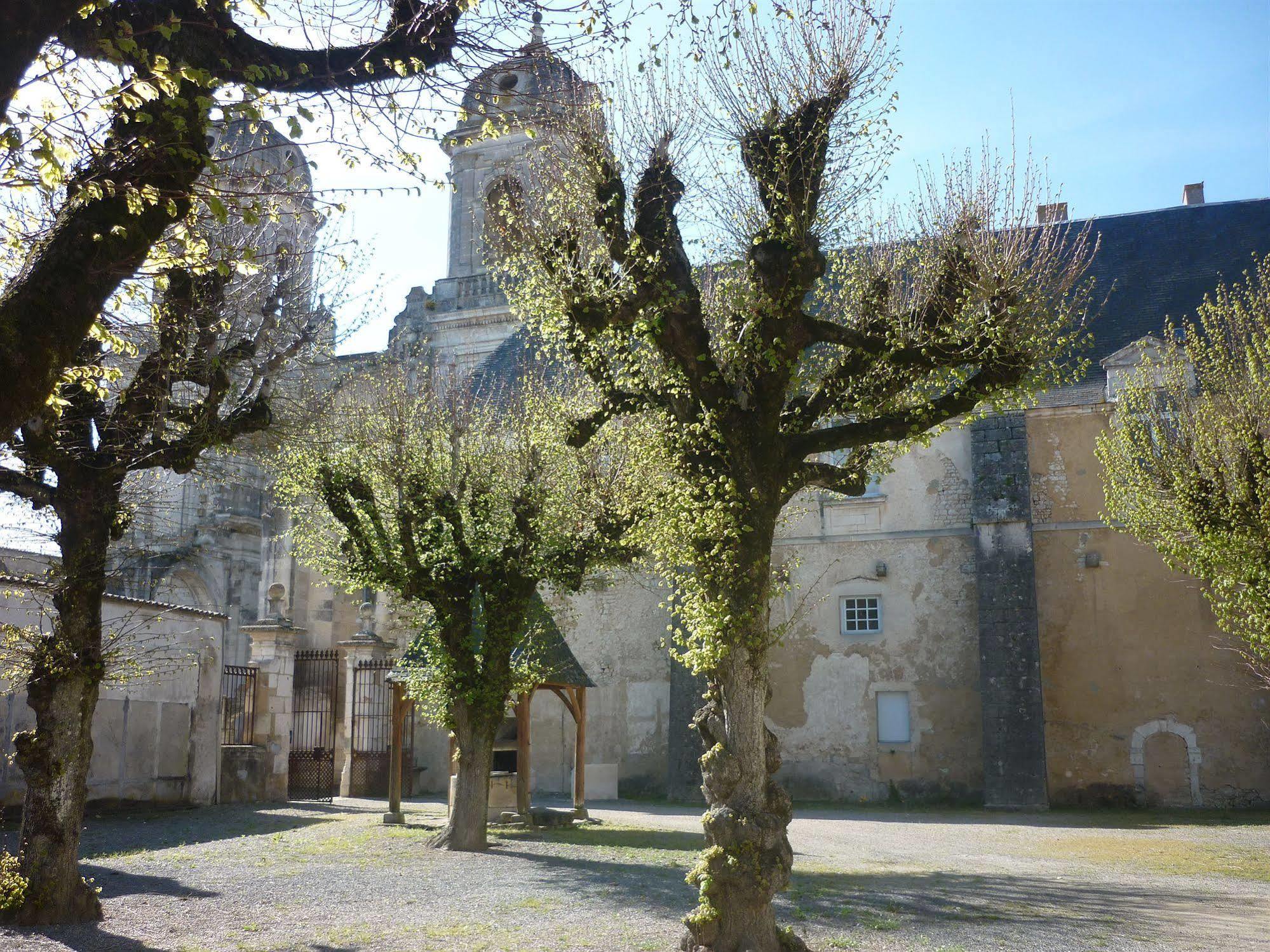 Отель Abbaye Royale Сен-Жан-д'Анжели Экстерьер фото
